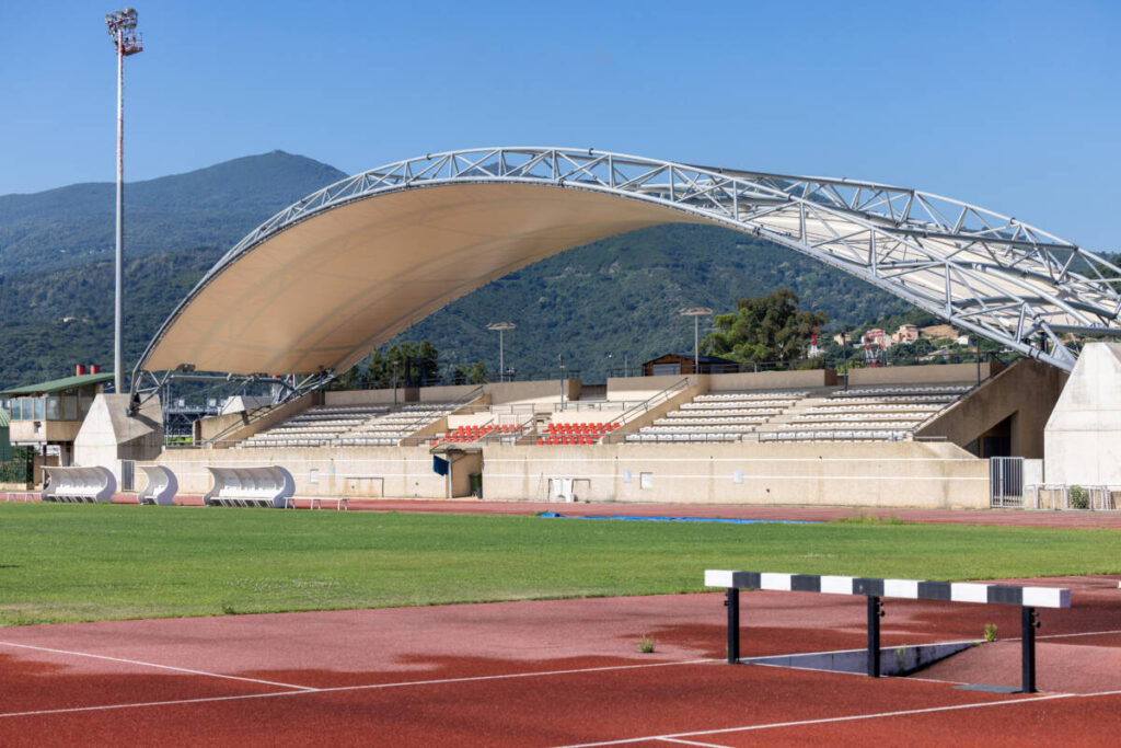 Tribune avec couverture en membrane textile à Lucciana, Corse